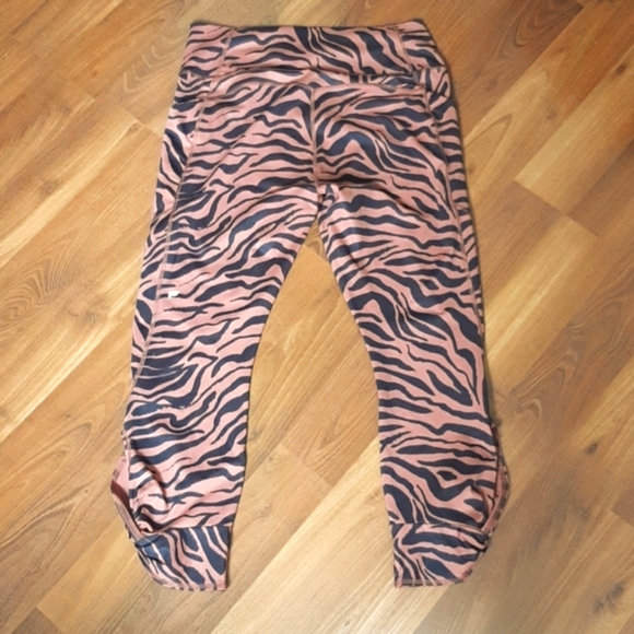 FABLETICS "Pure Lux" Cropped Yoga Pants Tiger Print XL - Picture 6 of 9